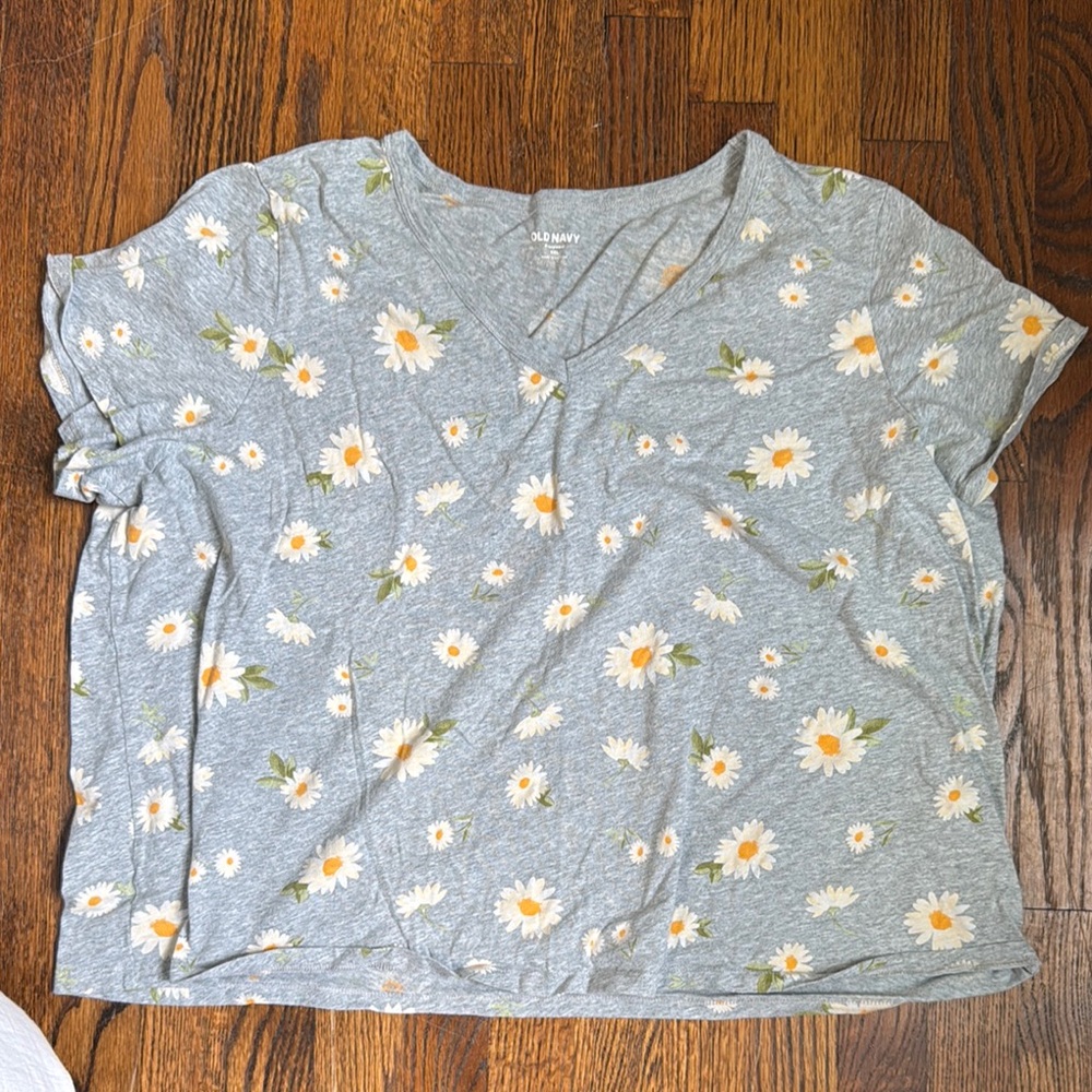 Old Navy Light Gray Daisy Print Women's Tee